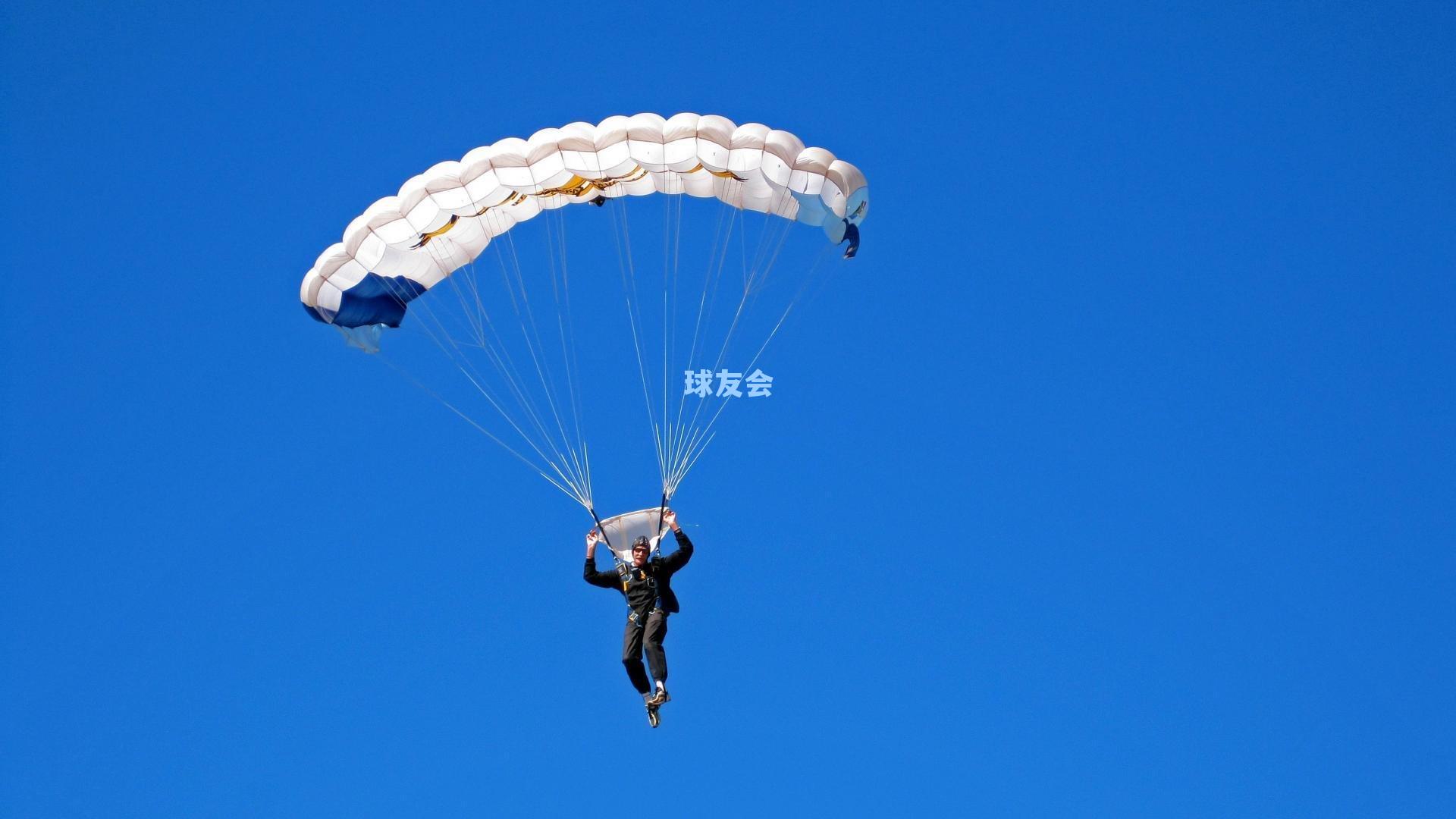 莱万特主场2-0力克皇家奥维耶多，阿尔瓦雷斯破门埃永锁定胜局